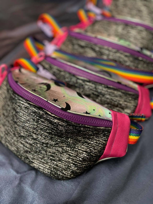 How to wear a fanny pack: around the waist vs. cross body