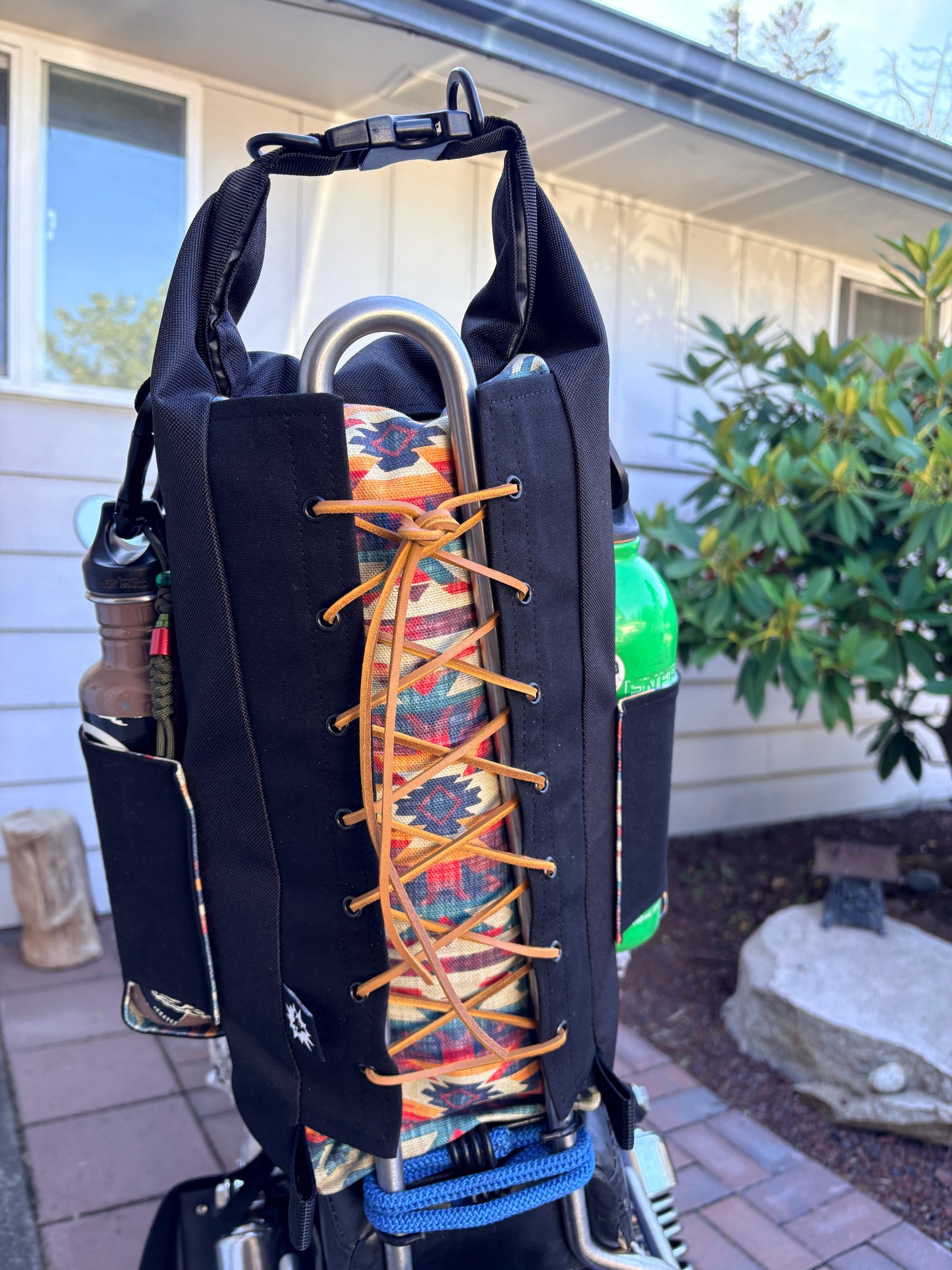 Sissy Bar Bag: Double Bottle Holder
