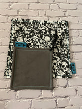 Load image into Gallery viewer, Scull Wall Hank
