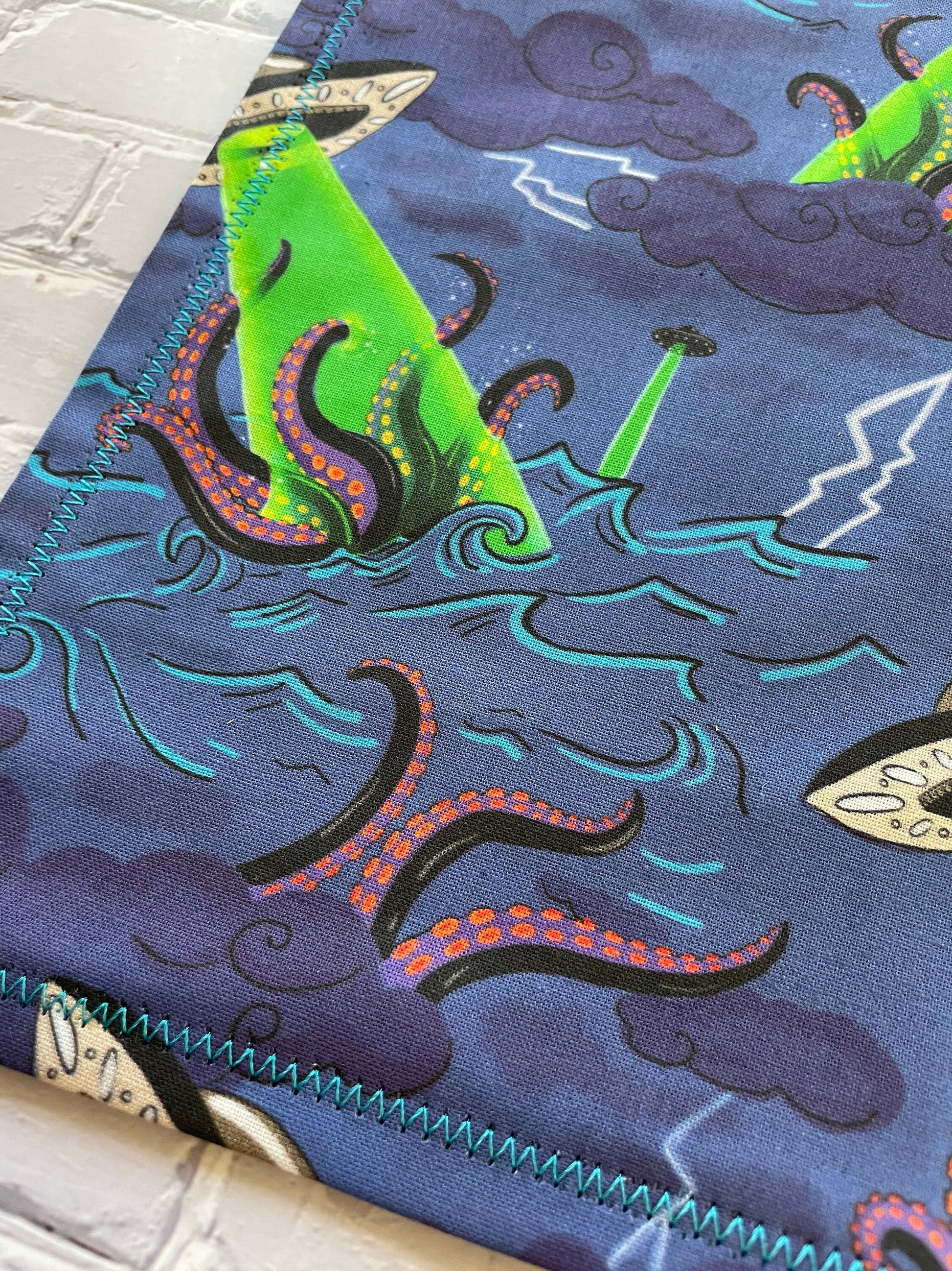 Alien Octopus | Handkerchief for Every Day Carry | EDC Gear | Hank For EDC Organizer Pouch | Paracord | Invasion Abduction Titanium Bead